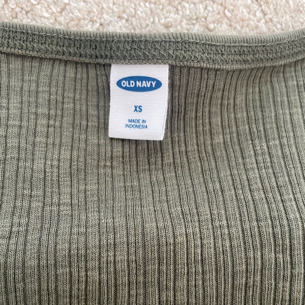 old navy tank top - Picture 3 of 4